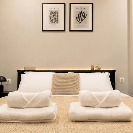 Loam Apartment, Centre *